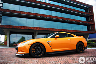 Fotoshoot: Nissan GT-R in de kleur Arancio Borealis 