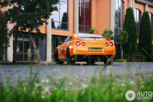 Fotoshoot: Nissan GT-R in de kleur Arancio Borealis 