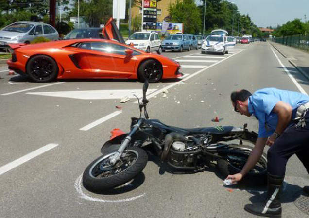 Crash! Motor knalt op Lamborghini Aventador LP700-4 in Imola!
