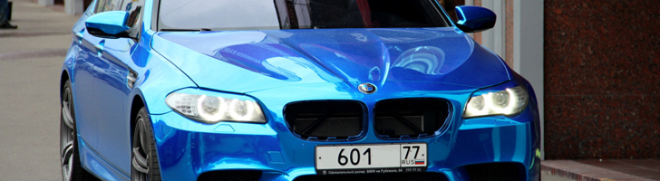 Strange sighting: chromen BMW M5 in Moskou