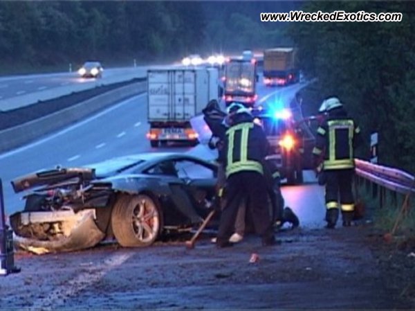 600 bhp can be too much: McLaren MP4-12C is crashed in Germany