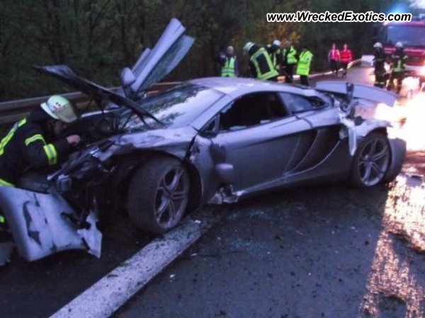600 bhp can be too much: McLaren MP4-12C is crashed in Germany