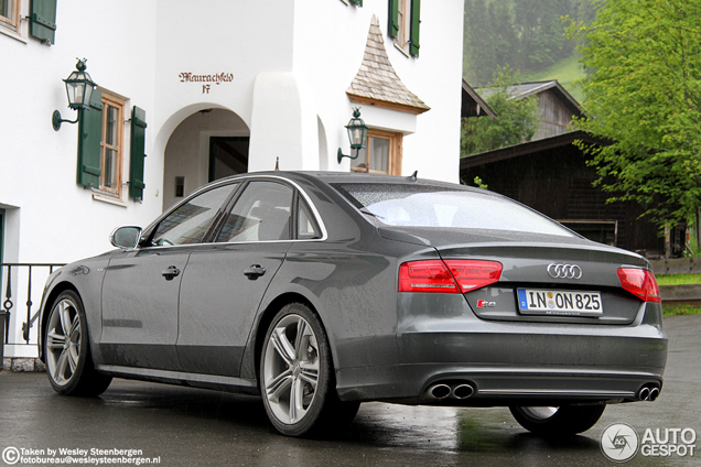 Zakelijk in het grijs: Audi S8 2012