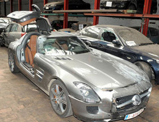 Dieven crashen gestolen SLS AMG