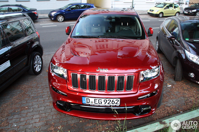Brutal red car spotted: Jeep Grand Cherokee SRT-8 2012