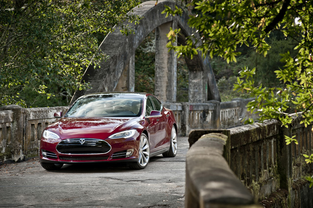 Tesla Motors begint met uitlevering Model S