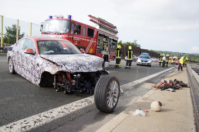 BMW 2-Serie crasht op de Autobahn