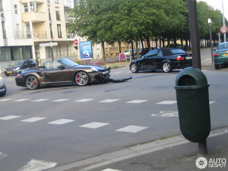 Porsche 997 Turbo Cabriolet betrokken bij ongeval