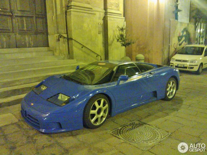 Bugatti EB110 GT duikt op uit het niets