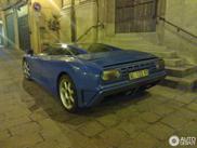 Bugatti EB110 GT appears out of nowhere
