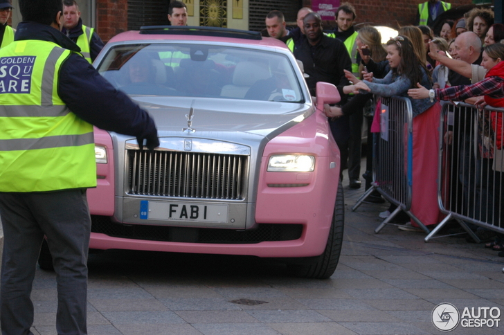 Special pink Rolls-Royce Ghost EWB spotted