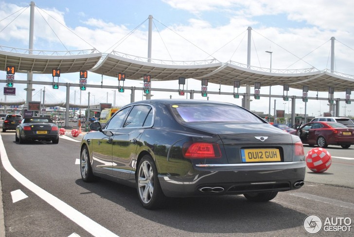 Spotted before the introduction: Bentley Flying Spur V8