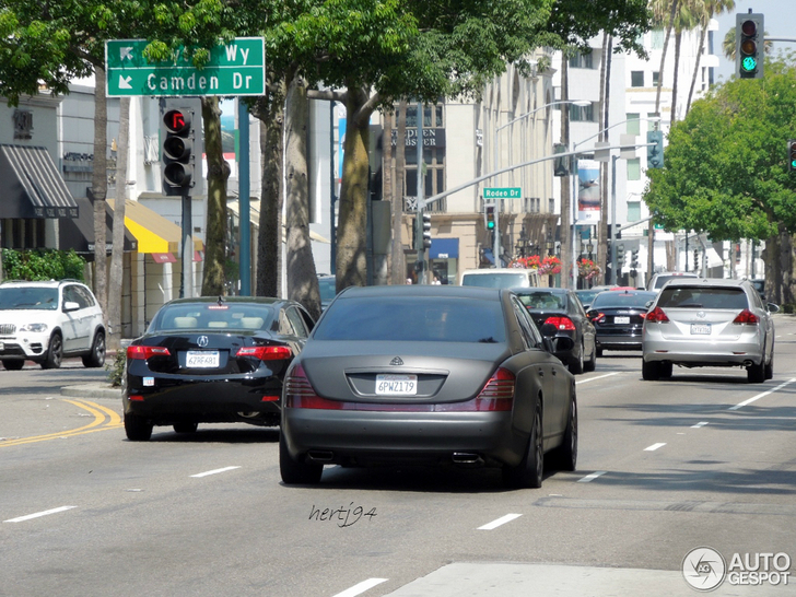 Deze Maybach onderging een duistere behandeling