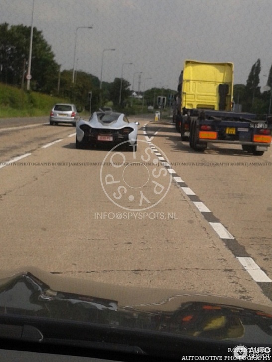 Eerste naakte McLaren P1 gespot