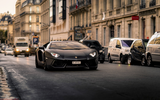 Wallpapers: Lamborghini Aventador LP700-4 in Parijs 