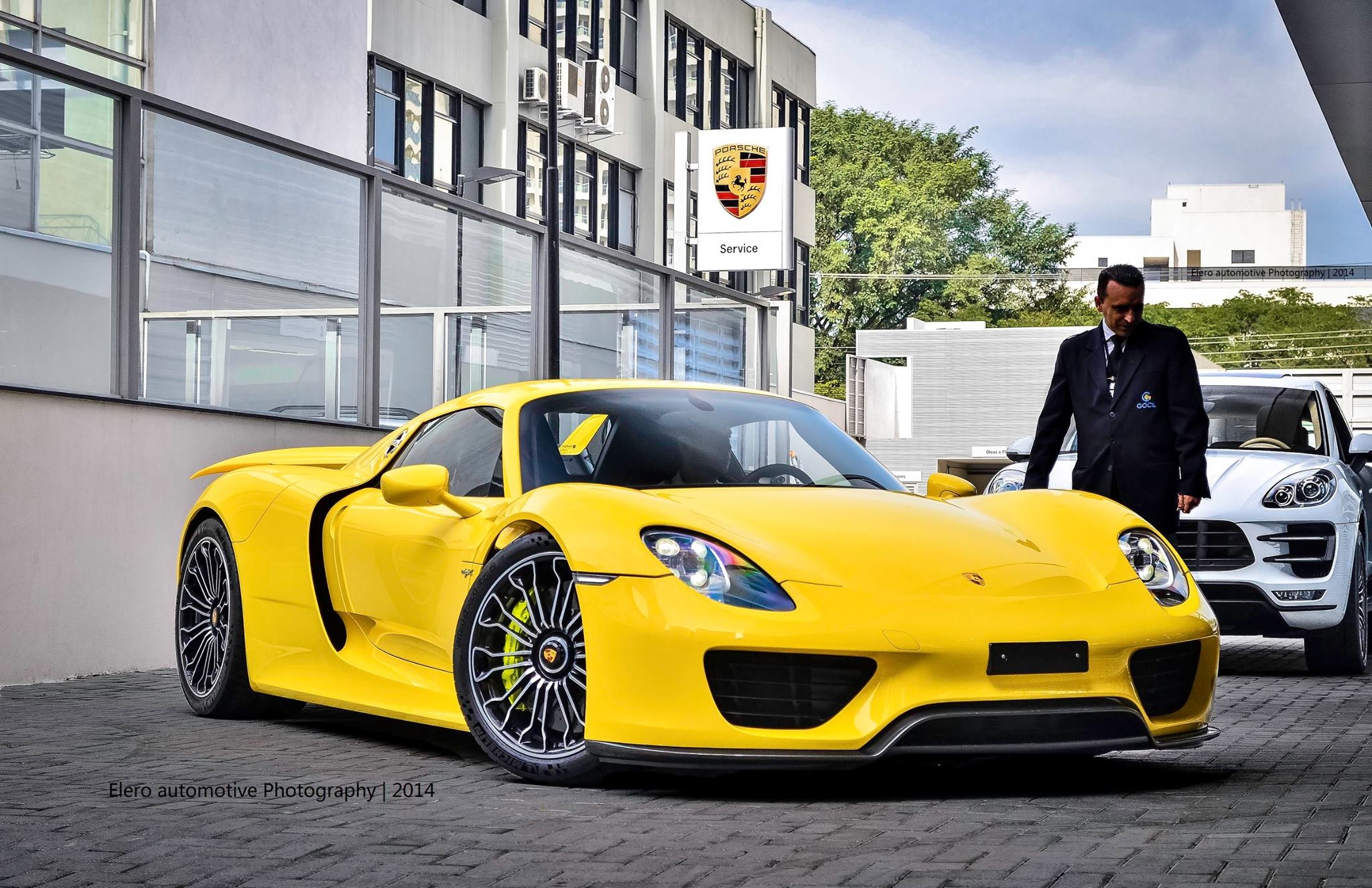 Meer foto's van de Racing Yellow gekleurde Porsche 918 Spyder