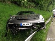 Une Porsche 991 Carrera 4S complètement ruinée