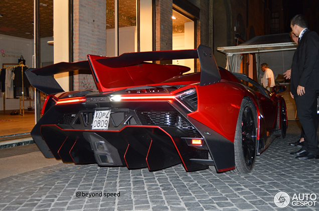 Eerste Lamborghini Veneno Roadster gespot