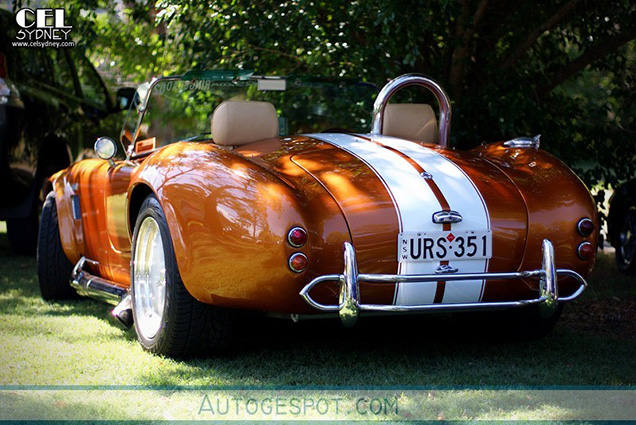 Elf oranje auto's gespot in Australië