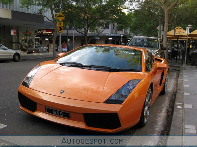 Elf oranje auto's gespot in Australië