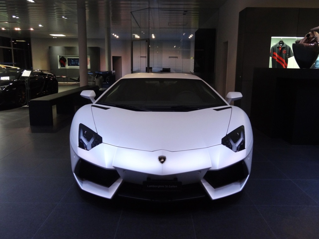 Nachtelijk bezoek aan Lamborghini dealer in St. Gallen