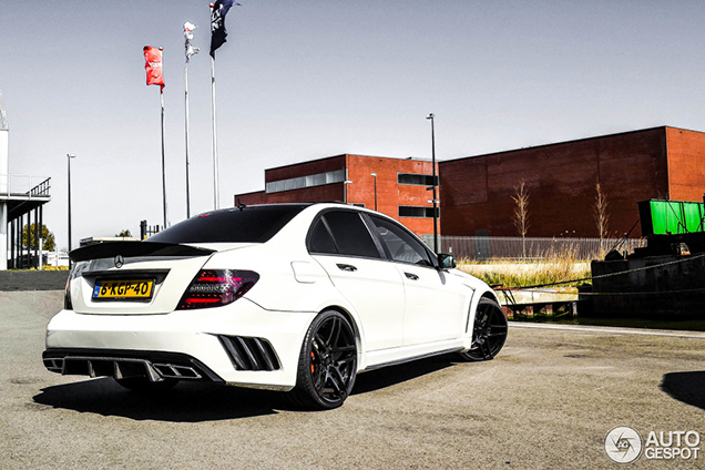 Spot van de dag: Mercedes-Benz C 63 AMG Dutch Custom Tuning