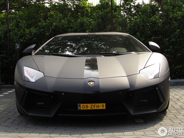 Spot van de dag: matzwarte Lamborghini Aventador LP700-4 