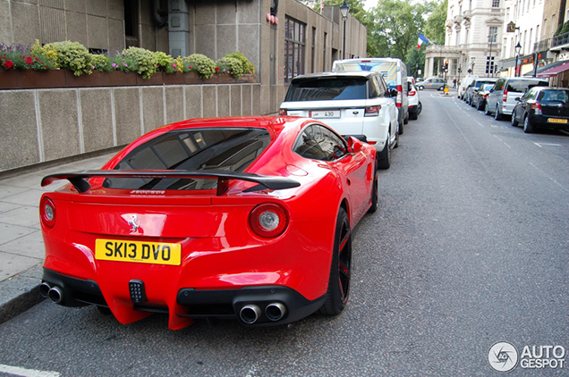Ferrari F12berlinetta staat toegetakeld in Londen