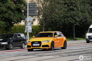 Überraschend anders: orangener Audi RS6 Avant