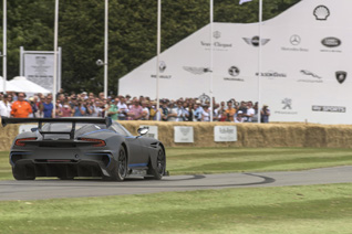 Aston Martin Vulcan maakt dynamisch debuut op Goodwood