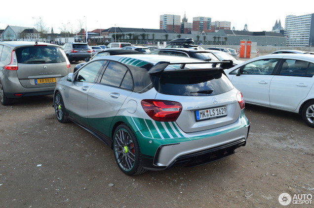 Gespot: Mercedes-AMG A45 Petronas 2015 World Champions Edition