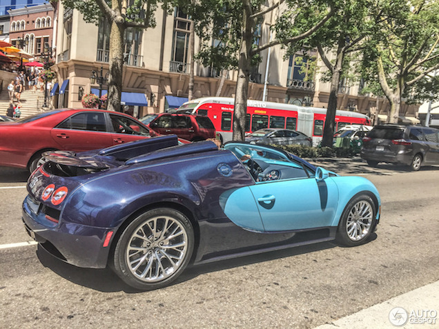 Rollen door Beverly Hills in de Bugatti Veyron Jean-Pierre Wimille