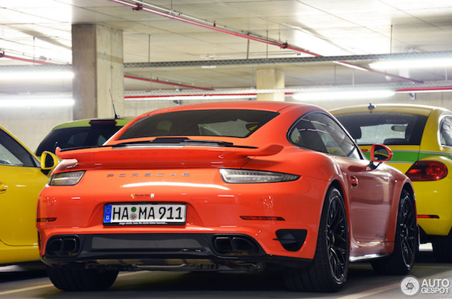 Porsche 991 Turbo S in Lava Orange is gaaf