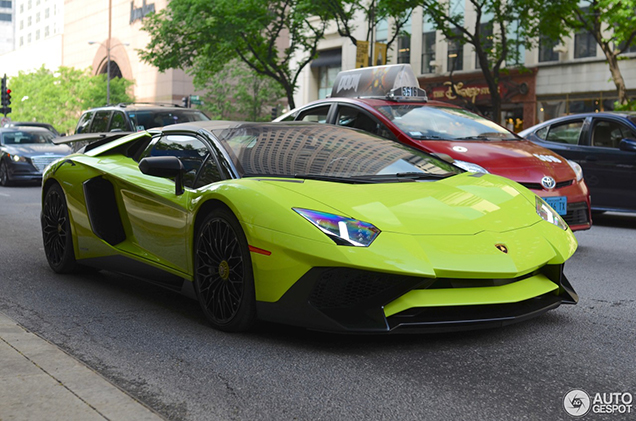 Lamborghini Aventador LP750-4 heeft heerlijke kleur