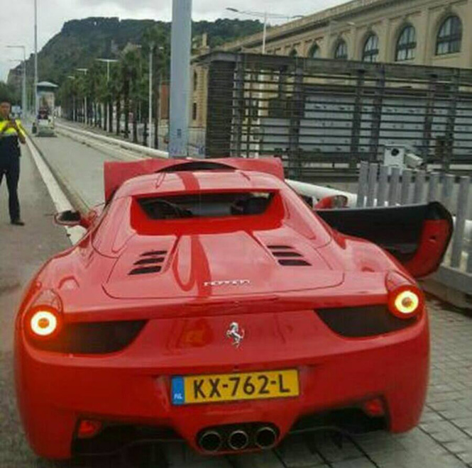 Nederlandse Ferrari 458 Spider eindigt voor tweede keer tegen paal
