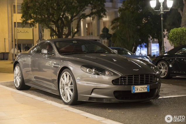 Britse klasse siert nachtelijk Monaco, Aston Martin DBS