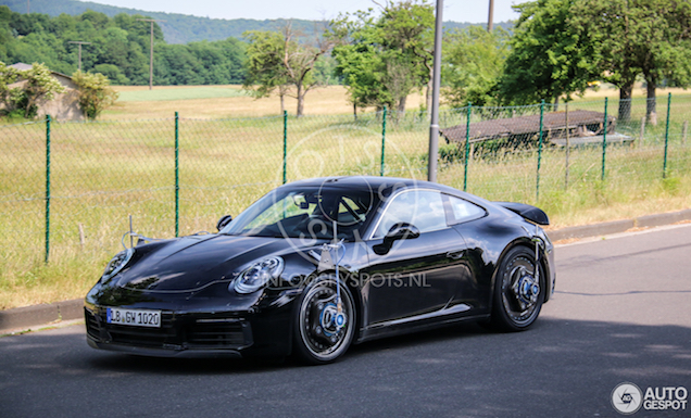 Spyshots: Porsche 911 ‘992’ Carrera 4S oogt futuristisch