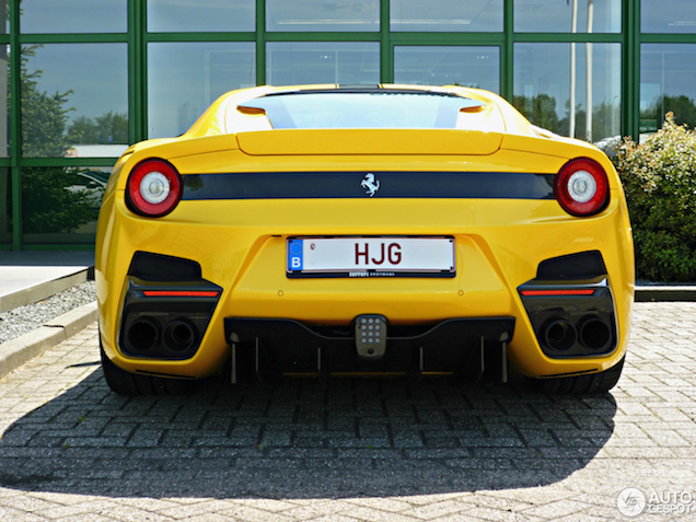 Spot van de dag: gele Ferrari F12tdf schittert in de zon