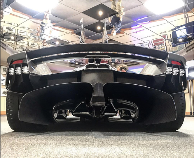 Aston Martin Valkyrie begint vorm te krijgen