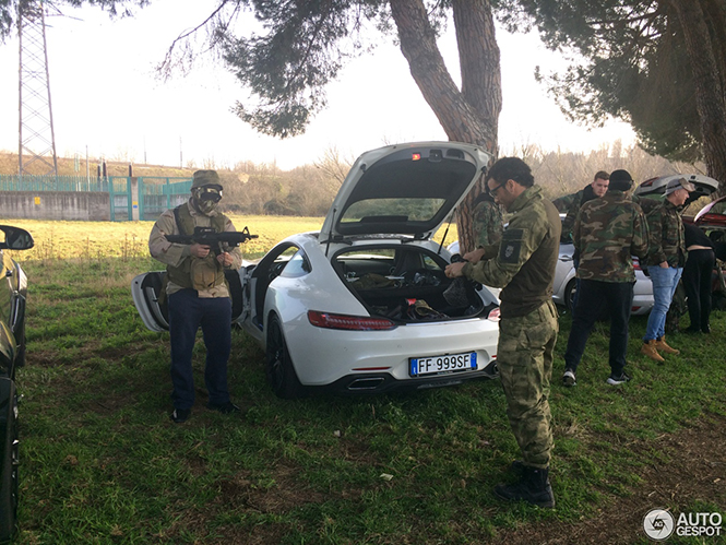 Gewapende overval op Mercedes-AMG GT S vastgelegd