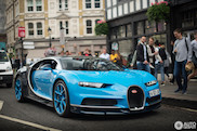 This blue Bugatti Chiron is grabbing the attention