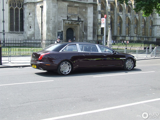 Jaguar zorgt voor koninklijk vervoer met XJ L Royal State Limousine