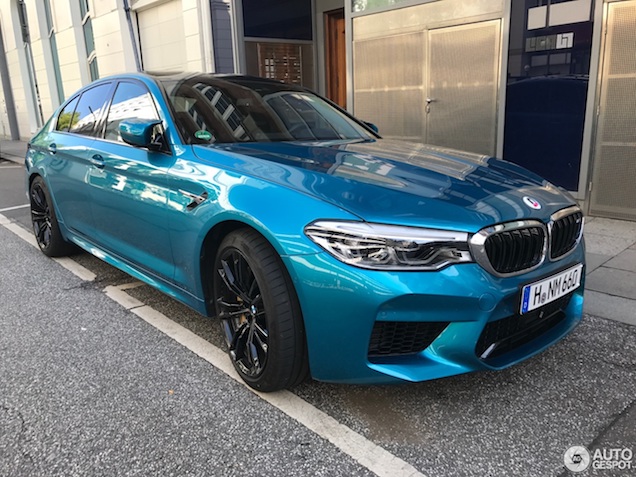 Geef je BMW M5 alsjeblieft een fel kleurtje