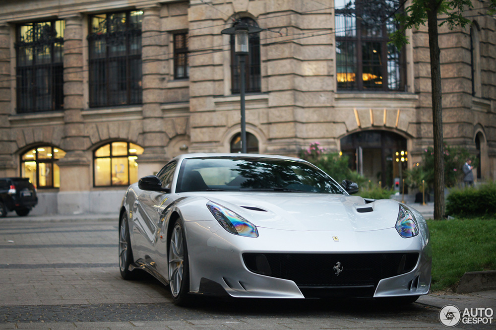 Ferrari F12tdf in München steelt de show