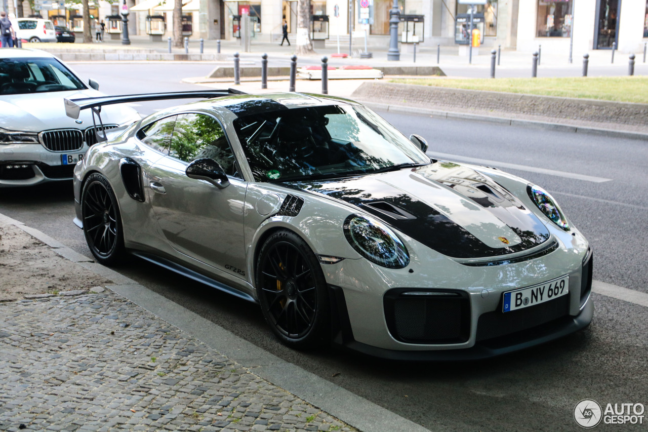 Afgelopen week werden zes Porsches GT2 RS met Weissach Package gespot