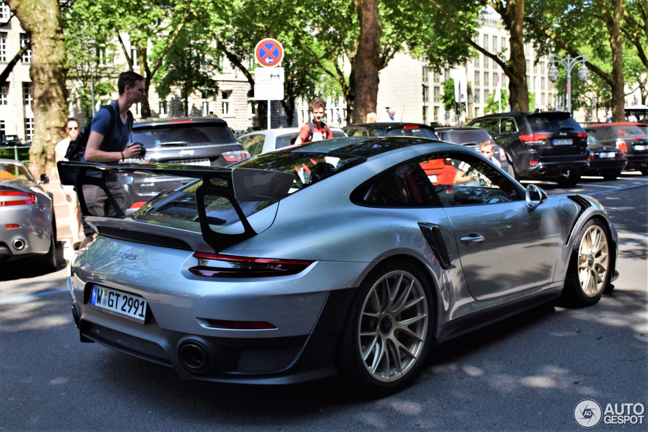 Afgelopen week werden zes Porsches GT2 RS met Weissach Package gespot