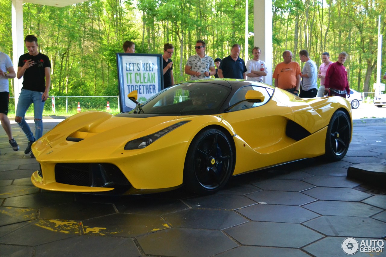 今日最佳照片：鲜黄LaFerrari 老少皆爱