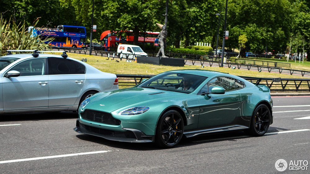 Aston Martin Vantage GT8 gespot in Londen