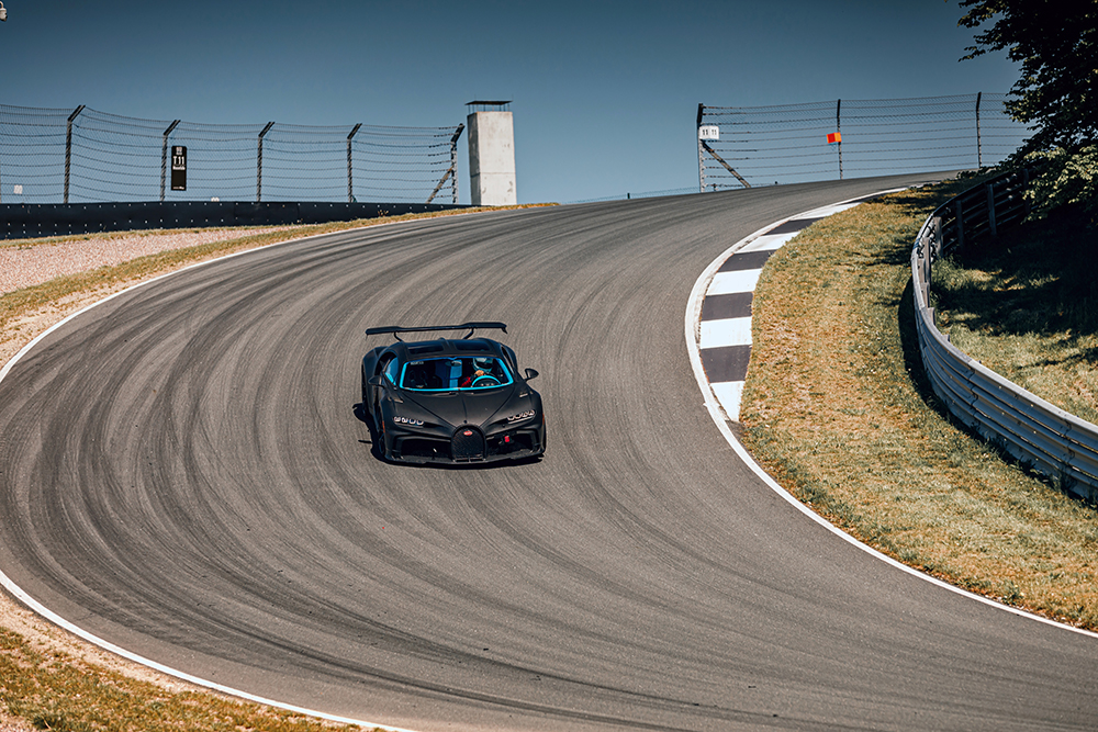 Filmpje: Bugatti Chiron Pur Sport in actie op circuit Bilster Berg