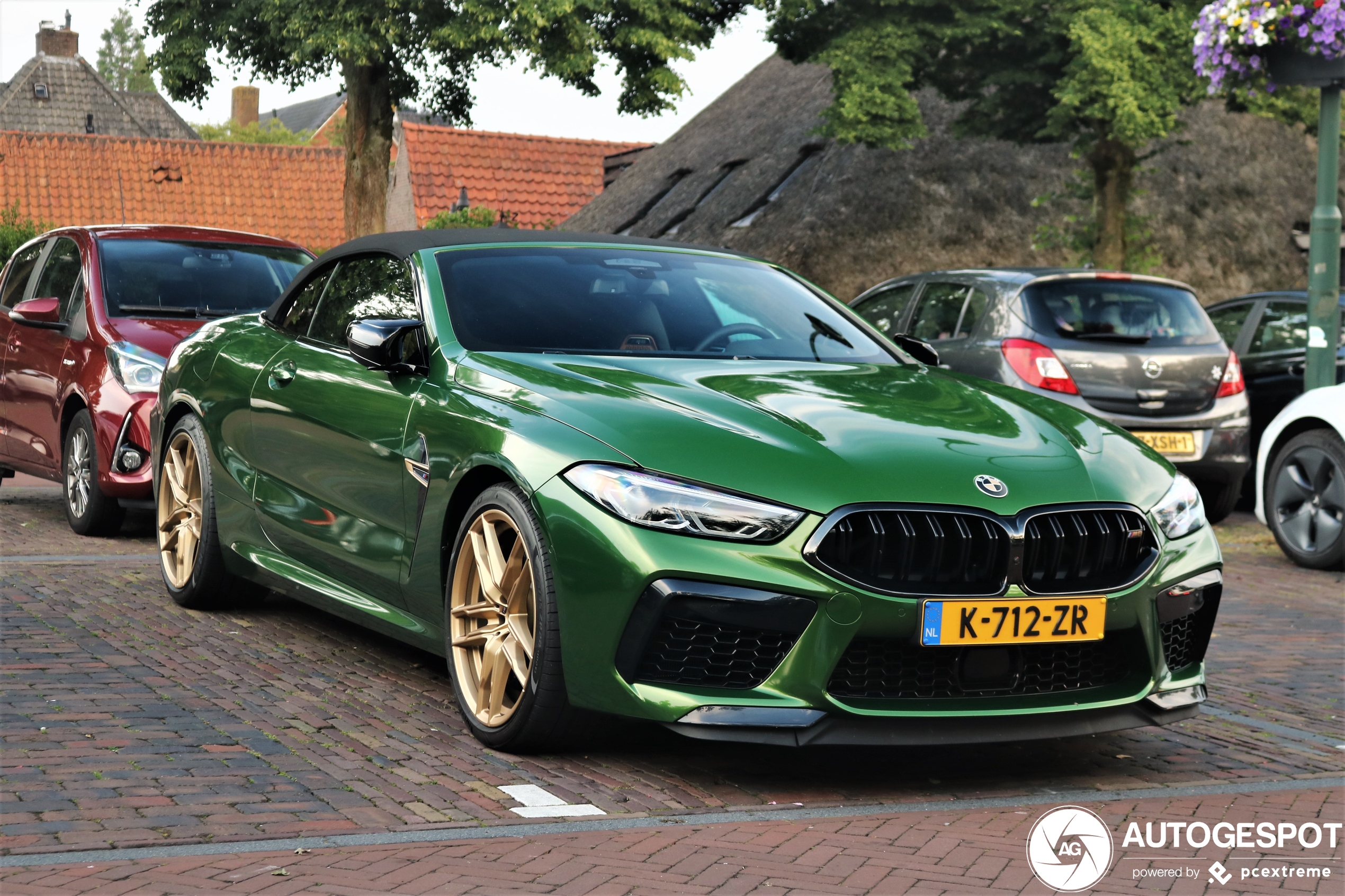 BMW M8 in het groen met goud oogt heel fris